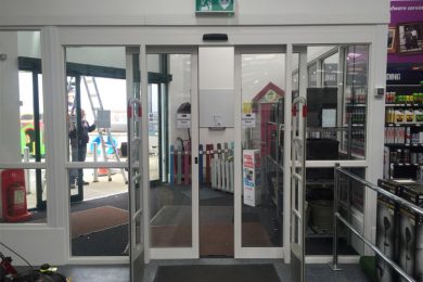AUTOMATIC SHOP FRONT DOORS
